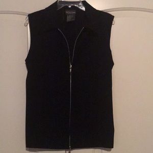 Notations sweater vest.